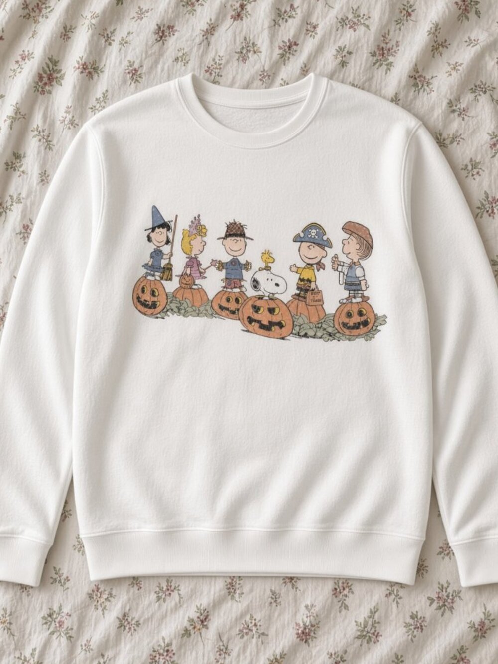 🎃 Cute Cartoon Gang Pumpkin Patch Halloween Sweatshirt White Retro Crewneck
